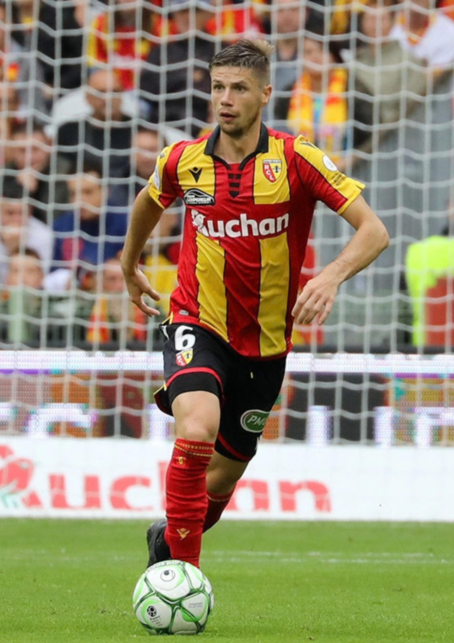 Manu Perez sur un terrain de football