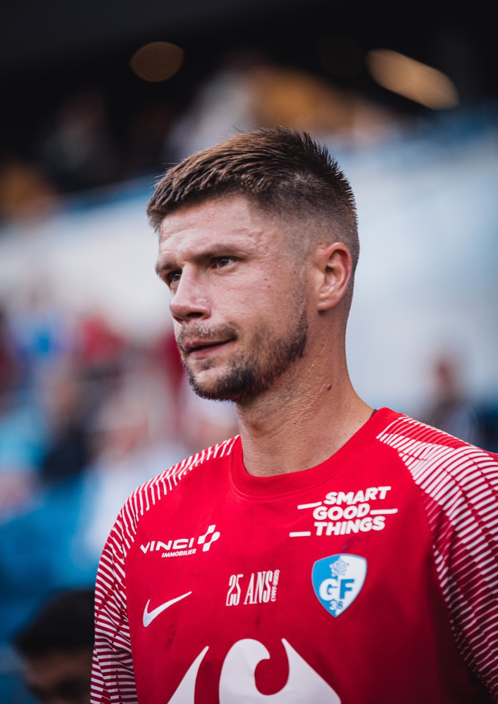 Manu Perez pendant un match de football